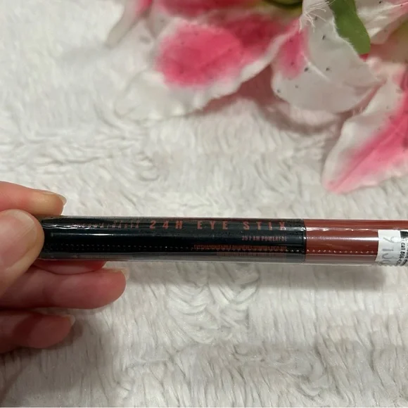 Maybelline Color Tattoo 24 Hr Eye Stix - Rich Brown - Picture 5 of 6